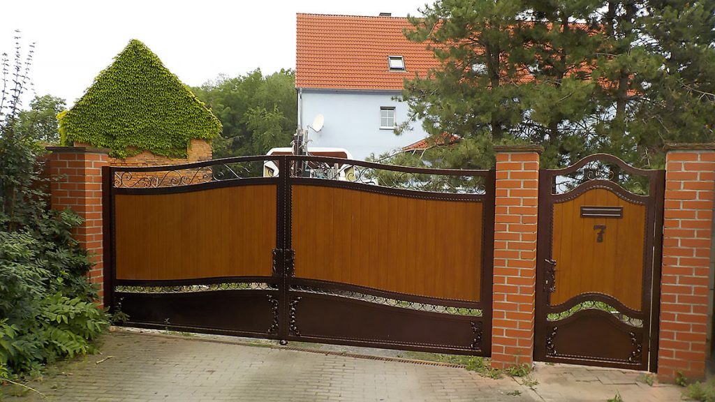 Gartentor aus Polen mit Sichtschutz kombinieren GartentoreausPolen.de